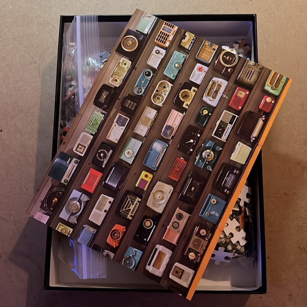🧩 1000 piece Galison “Chihuly Vintage Radios”. Great quality. Poster. Complete. - Picture 16 of 16